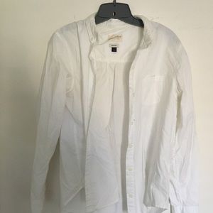 Universal thread button down